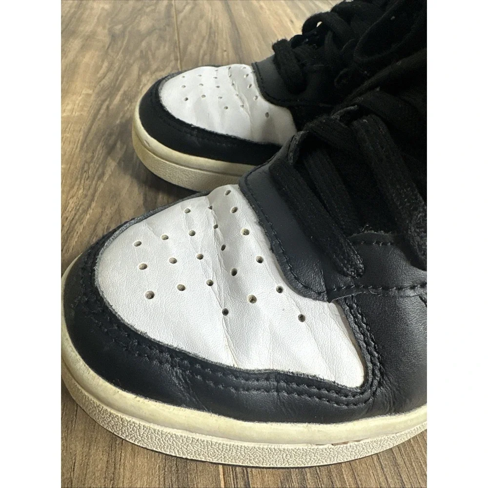 Nike Size‎ 4.5Y Court Borough Mid 2 White Black Pink Basketball Shoes